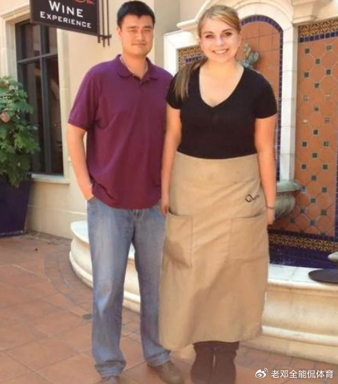 开云体育在线观看-真不是特效 姚明体型就这么夸张!泳池里似灭霸 奥尼尔同框显娇小|卡卡|NBA|沙奎尔-奥尼尔|nba|犀牛_新浪体育_新浪新闻